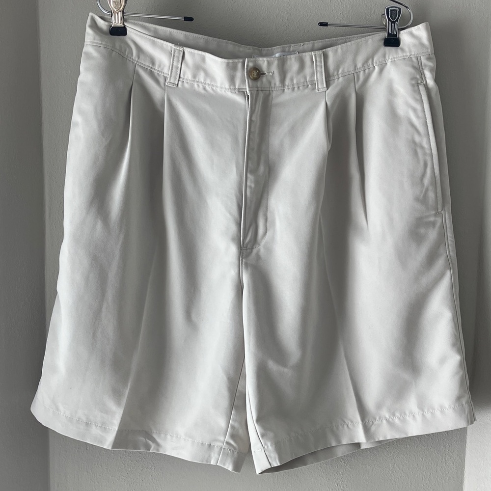 Geoffrey Beene Cream Polyester Shorts Size 36